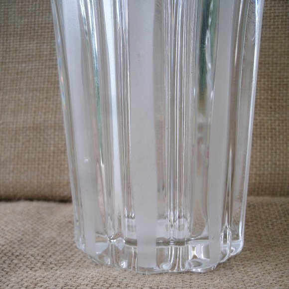 Mikasa Peppermint Frost Clear Glass Vase - Picture 8 of 16